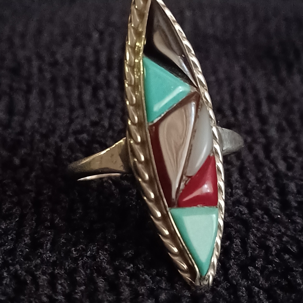 Vintage Zuni handcarved diagonal stone ring